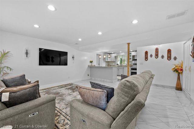 17361 W Outer Drive, Dearborn Heights, MI 48127