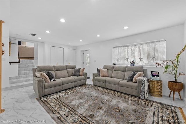 17361 W Outer Drive, Dearborn Heights, MI 48127