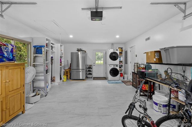 17361 W Outer Drive, Dearborn Heights, MI 48127