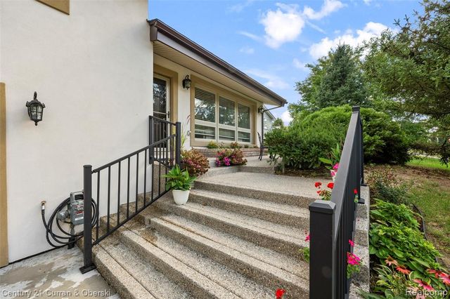17361 W Outer Drive, Dearborn Heights, MI 48127