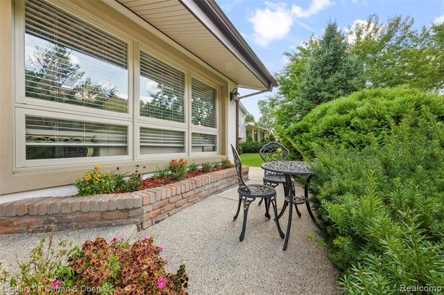 17361 W Outer Drive, Dearborn Heights, MI 48127