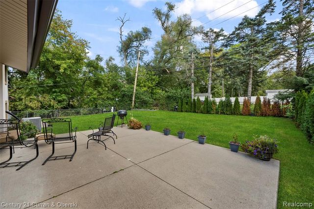 17361 W Outer Drive, Dearborn Heights, MI 48127