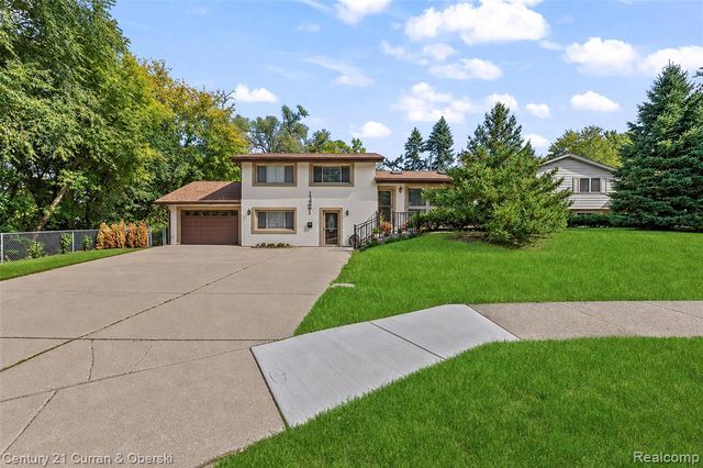 17361 W Outer Drive, Dearborn Heights, MI 48127