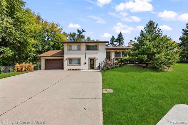17361 W Outer Drive, Dearborn Heights, MI 48127