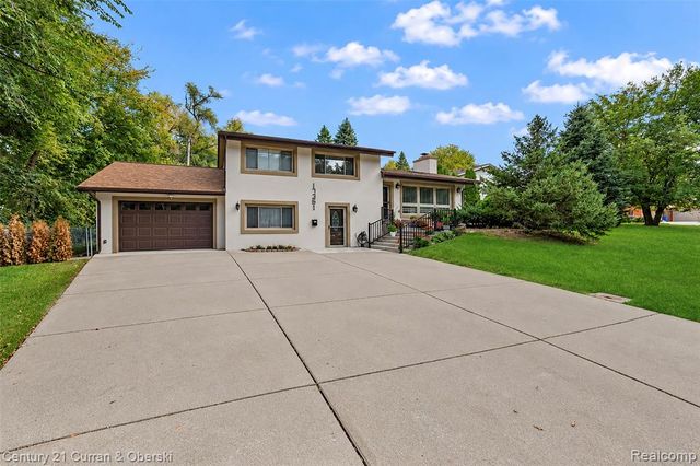 17361 W Outer Drive, Dearborn Heights, MI 48127