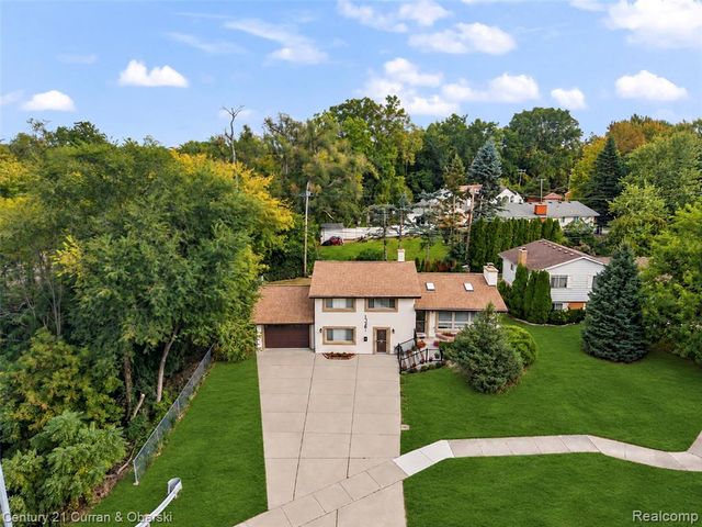 17361 W Outer Drive, Dearborn Heights, MI 48127