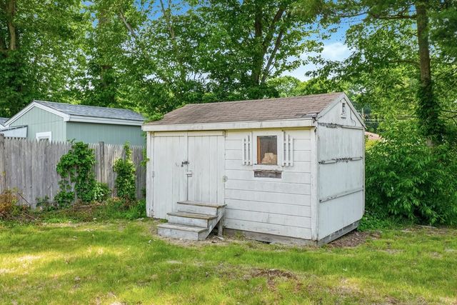 69 Elsie Rd, Brockton, MA 02302
