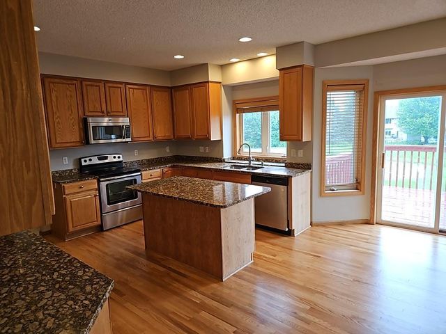 10455 Glen Eagle Circle, Woodbury, MN 55129