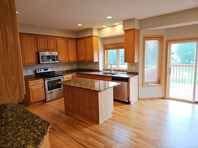 10455 Glen Eagle Circle, Woodbury, MN 55129