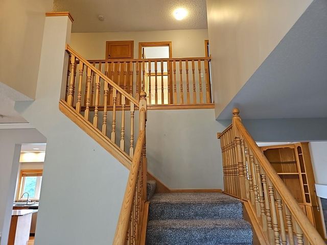 10455 Glen Eagle Circle, Woodbury, MN 55129