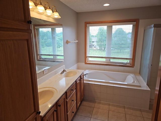 10455 Glen Eagle Circle, Woodbury, MN 55129