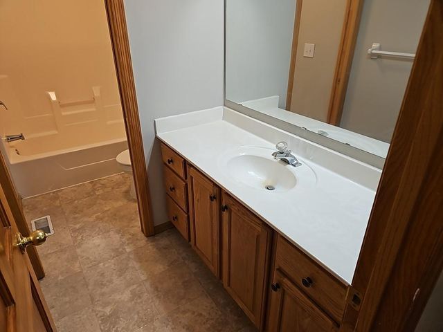 10455 Glen Eagle Circle, Woodbury, MN 55129