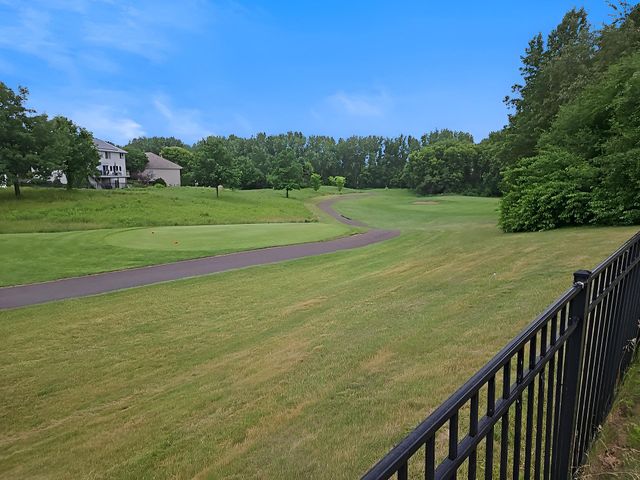 10455 Glen Eagle Circle, Woodbury, MN 55129