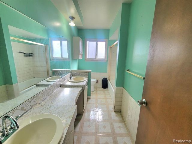 11338 Loginaw Drive, Warren, MI 48089