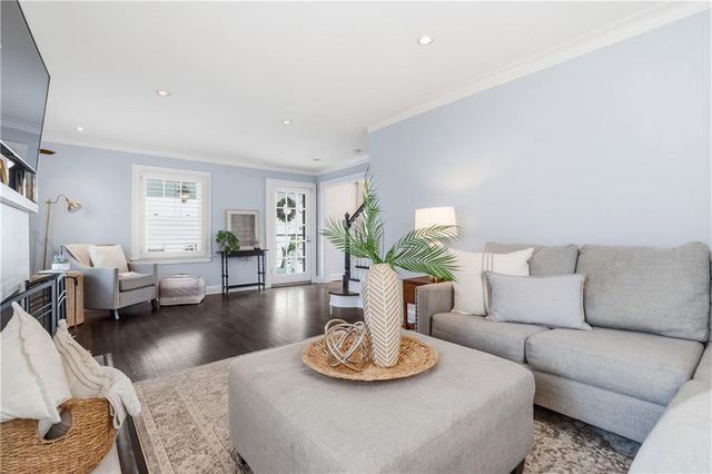 23 E Winthrope Road, Kansas City, MO 64113