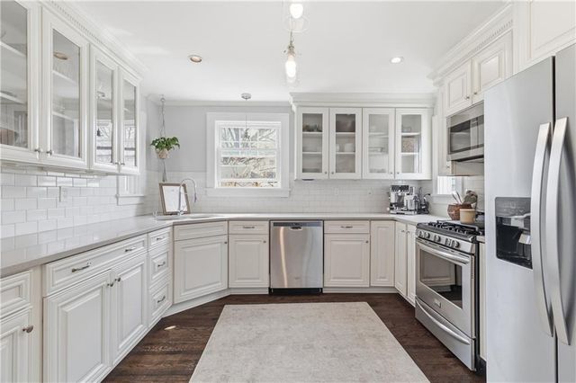 23 E Winthrope Road, Kansas City, MO 64113