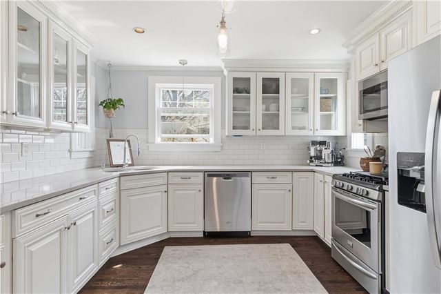 23 E Winthrope Road, Kansas City, MO 64113