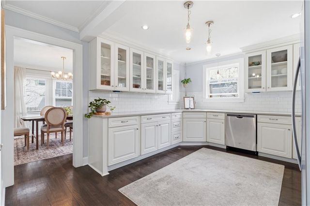 23 E Winthrope Road, Kansas City, MO 64113