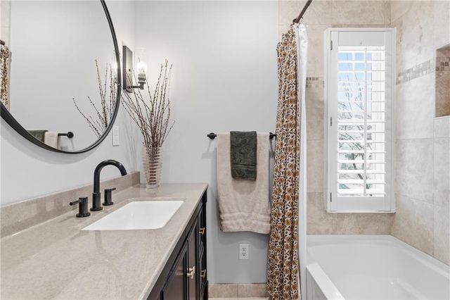 23 E Winthrope Road, Kansas City, MO 64113