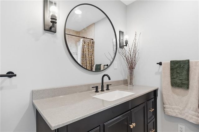 23 E Winthrope Road, Kansas City, MO 64113