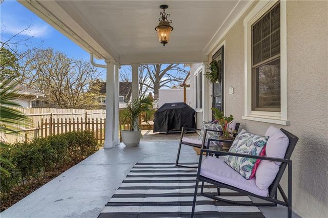 23 E Winthrope Road, Kansas City, MO 64113