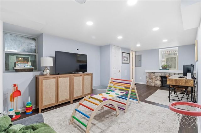 23 E Winthrope Road, Kansas City, MO 64113