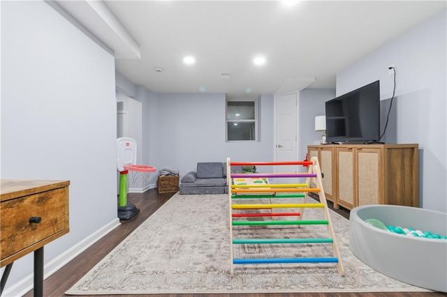 23 E Winthrope Road, Kansas City, MO 64113