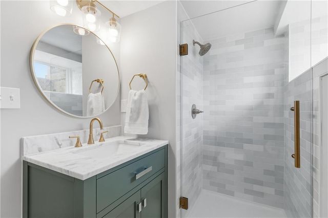 23 E Winthrope Road, Kansas City, MO 64113