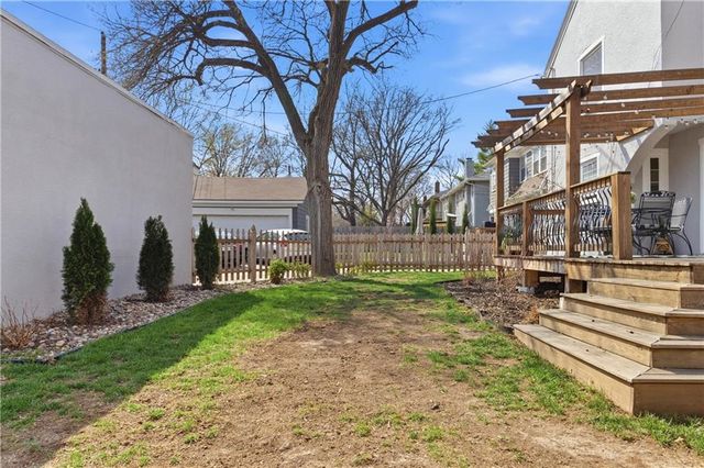 23 E Winthrope Road, Kansas City, MO 64113