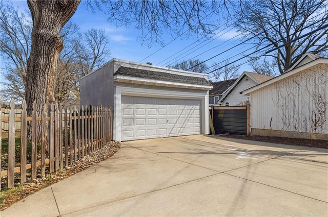 23 E Winthrope Road, Kansas City, MO 64113