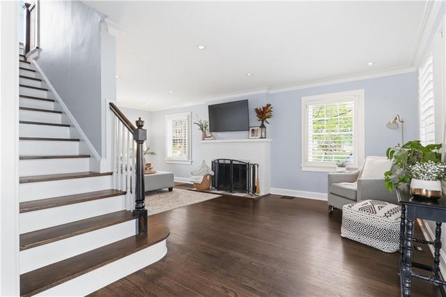 23 E Winthrope Road, Kansas City, MO 64113