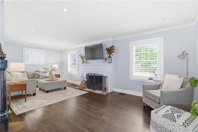 23 E Winthrope Road, Kansas City, MO 64113