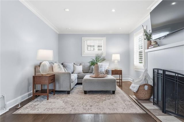 23 E Winthrope Road, Kansas City, MO 64113