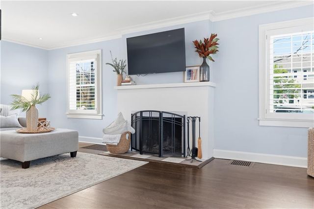 23 E Winthrope Road, Kansas City, MO 64113