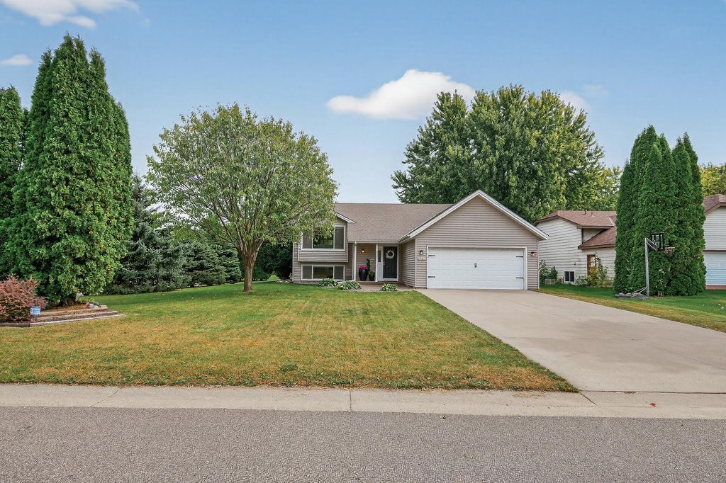 2181 Helena Road N, Oakdale, MN 55128