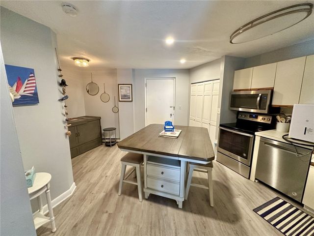 3 Capella Street S, Newport, RI 02840