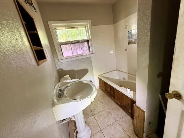 201 West Avenue, Pasadena, TX 77502