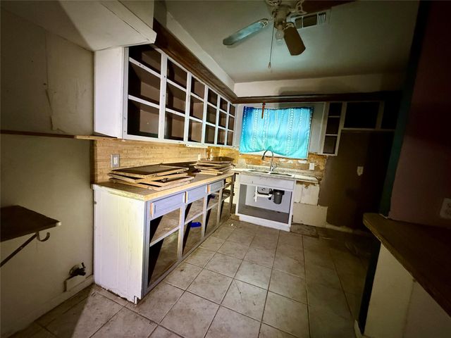201 West Avenue, Pasadena, TX 77502