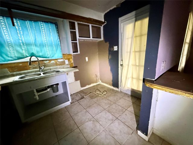 201 West Avenue, Pasadena, TX 77502