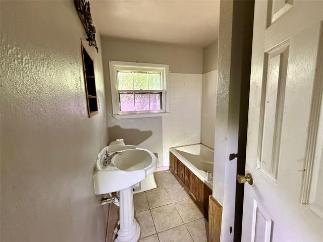 201 West Avenue, Pasadena, TX 77502