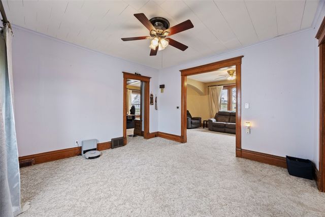 1707 8th Avenue, Belle Plaine, IA 52208