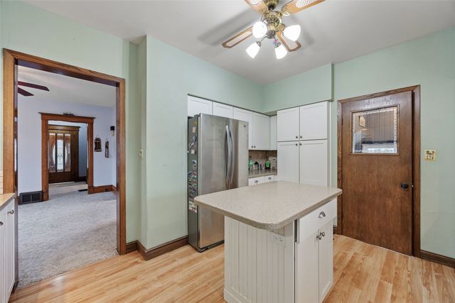 1707 8th Avenue, Belle Plaine, IA 52208