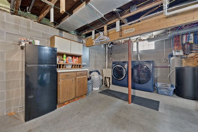 1707 8th Avenue, Belle Plaine, IA 52208