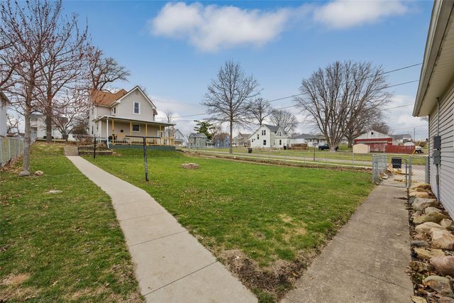 1707 8th Avenue, Belle Plaine, IA 52208