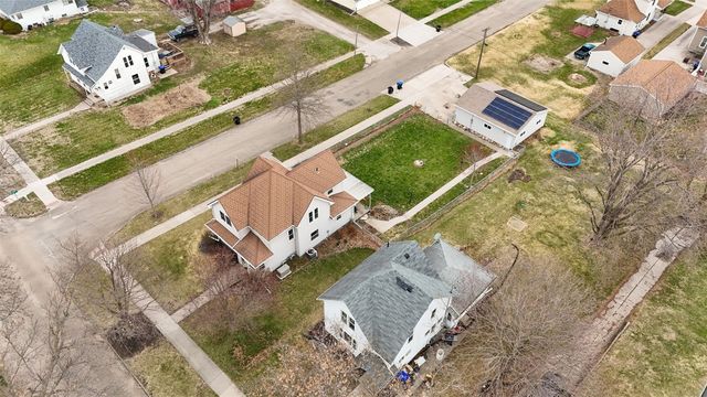 1707 8th Avenue, Belle Plaine, IA 52208