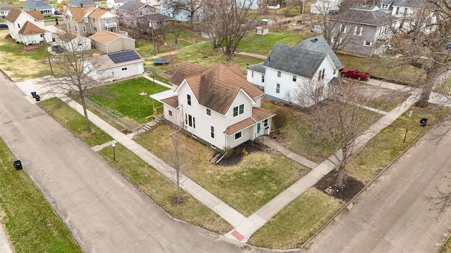 1707 8th Avenue, Belle Plaine, IA 52208