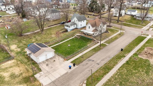 1707 8th Avenue, Belle Plaine, IA 52208