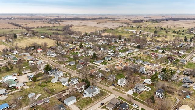 1707 8th Avenue, Belle Plaine, IA 52208