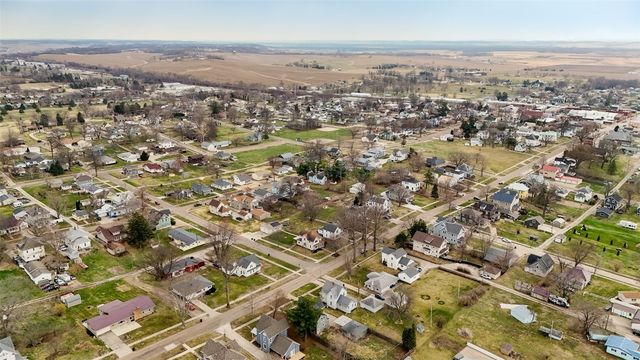 1707 8th Avenue, Belle Plaine, IA 52208