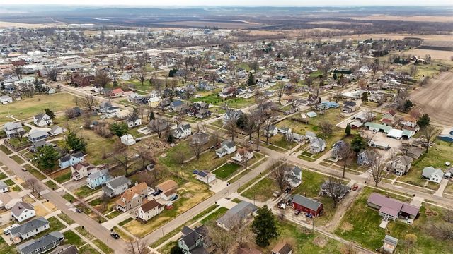 1707 8th Avenue, Belle Plaine, IA 52208